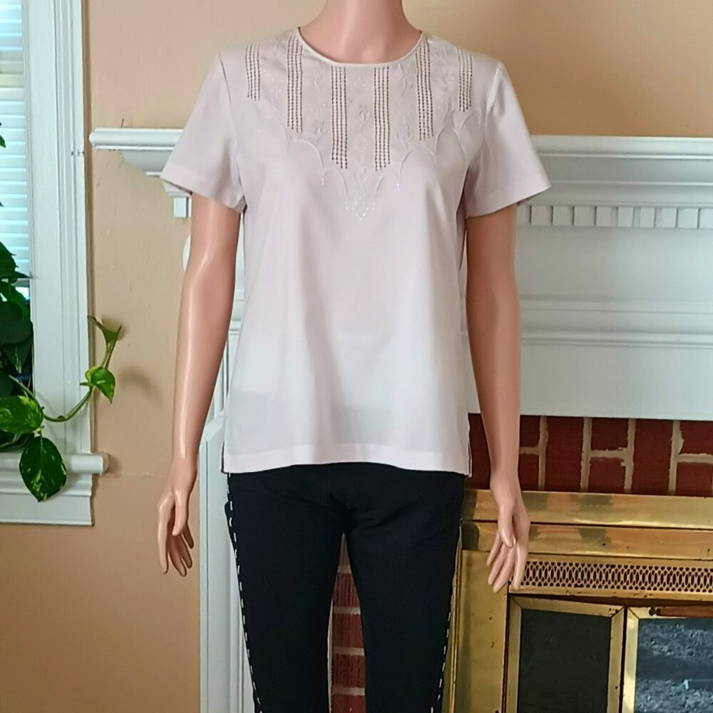 Lily Beige Hand Embroidered Blouse M Vintage Short Sleeved Top Side Slits